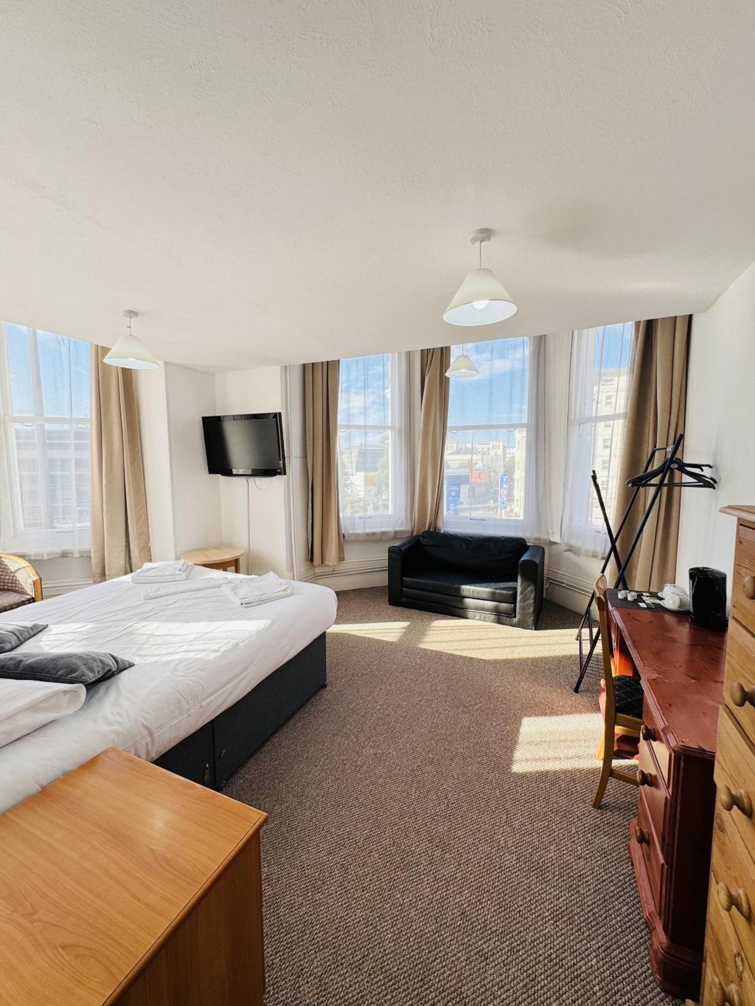 Hotel Carlton Court 3*