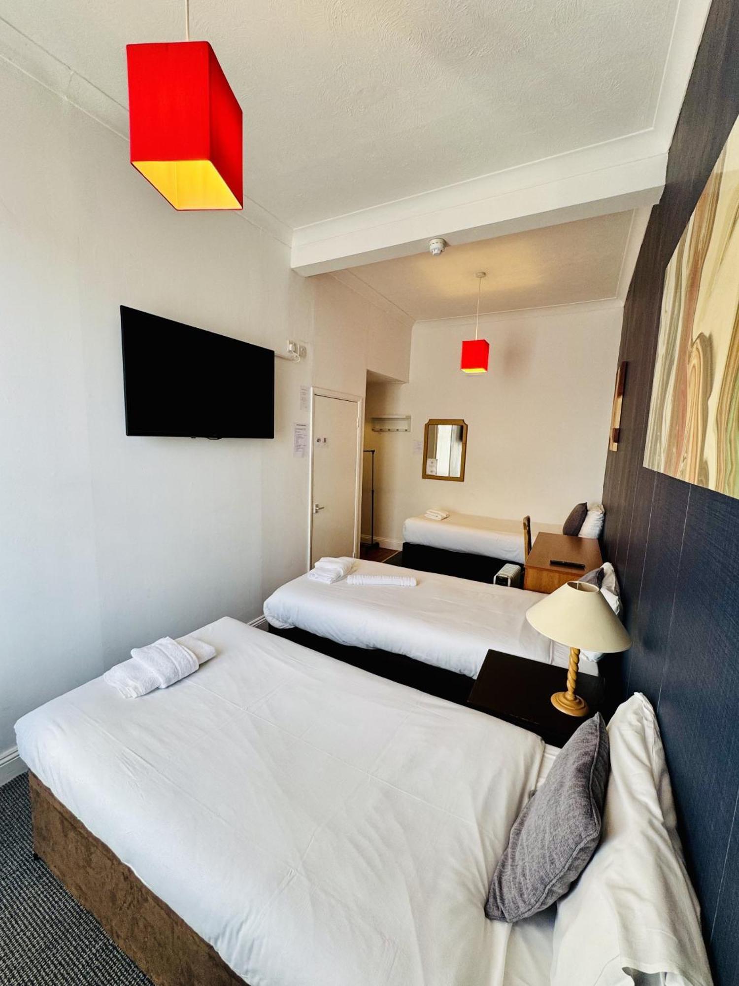 Carlton Court Hotel 3*