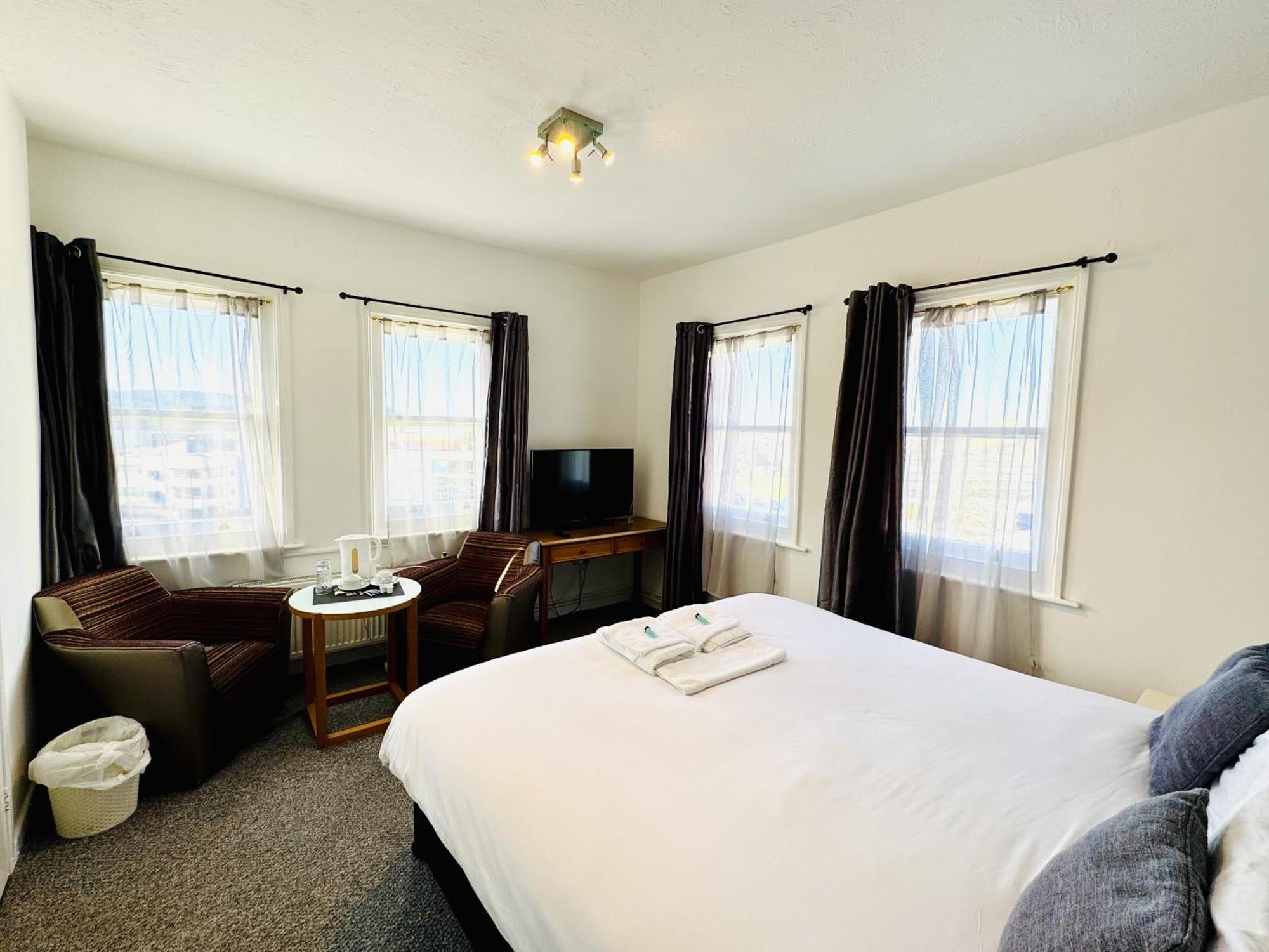Hotel Carlton Court 3*