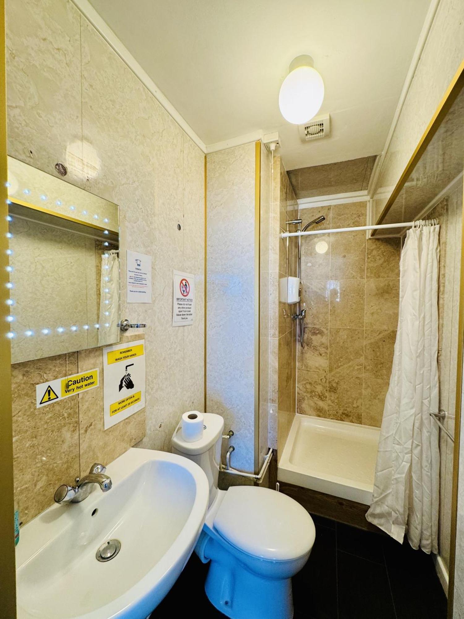 Carlton Court 3*
