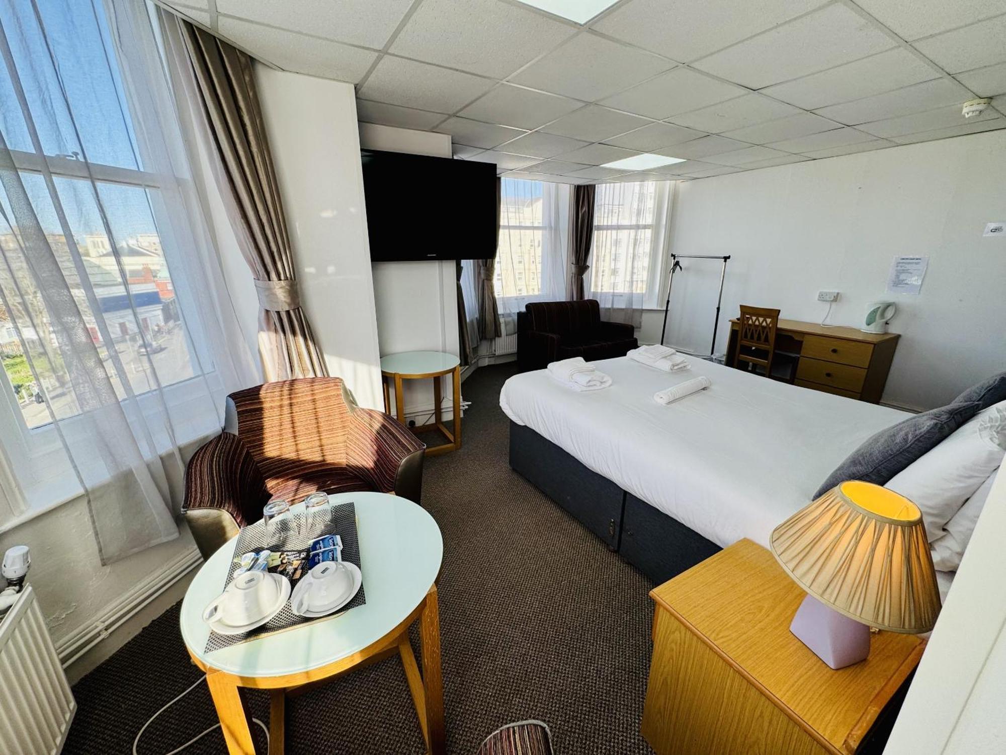 Hotel Carlton Court