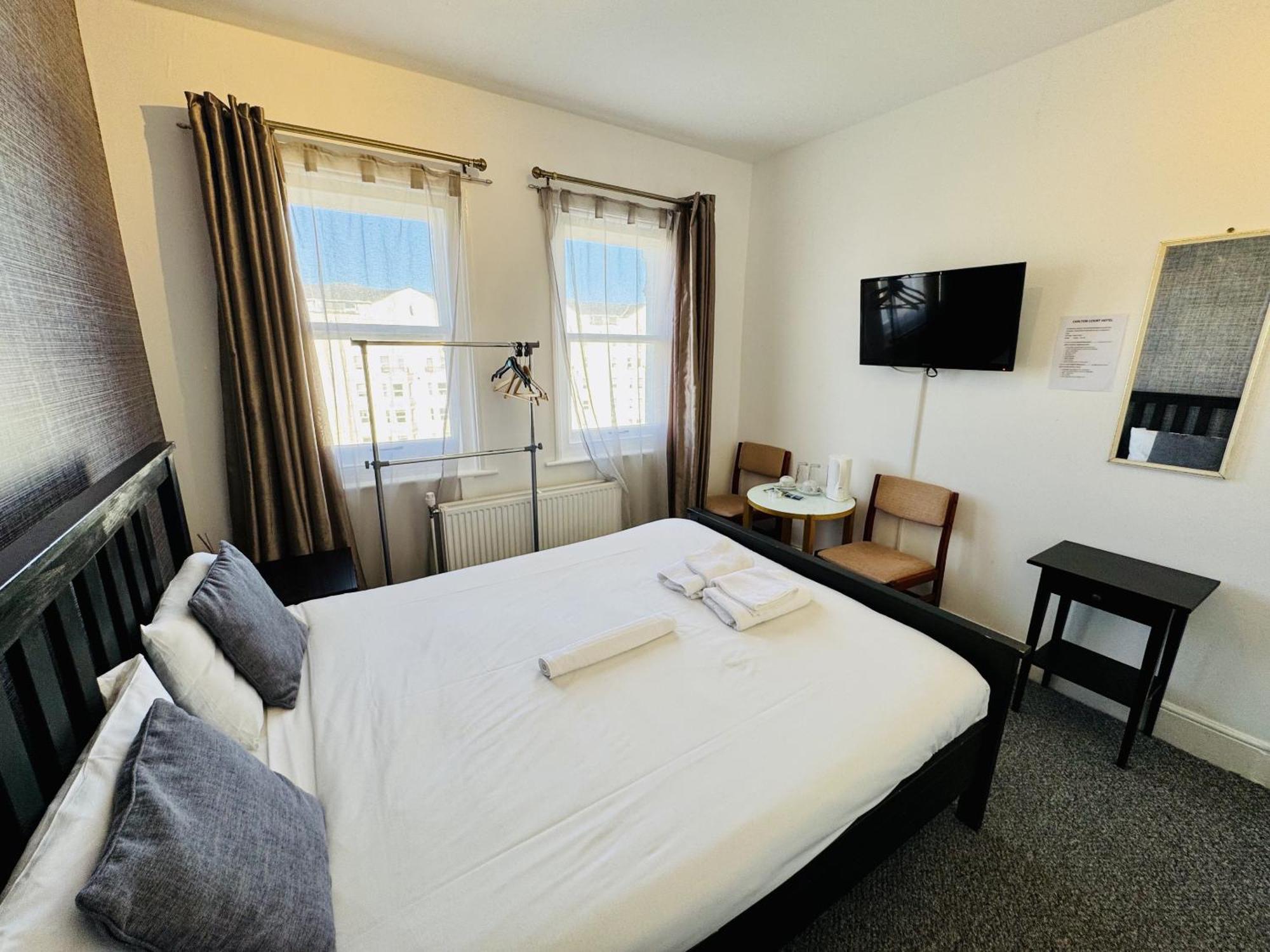 Carlton Court Hotel 3*