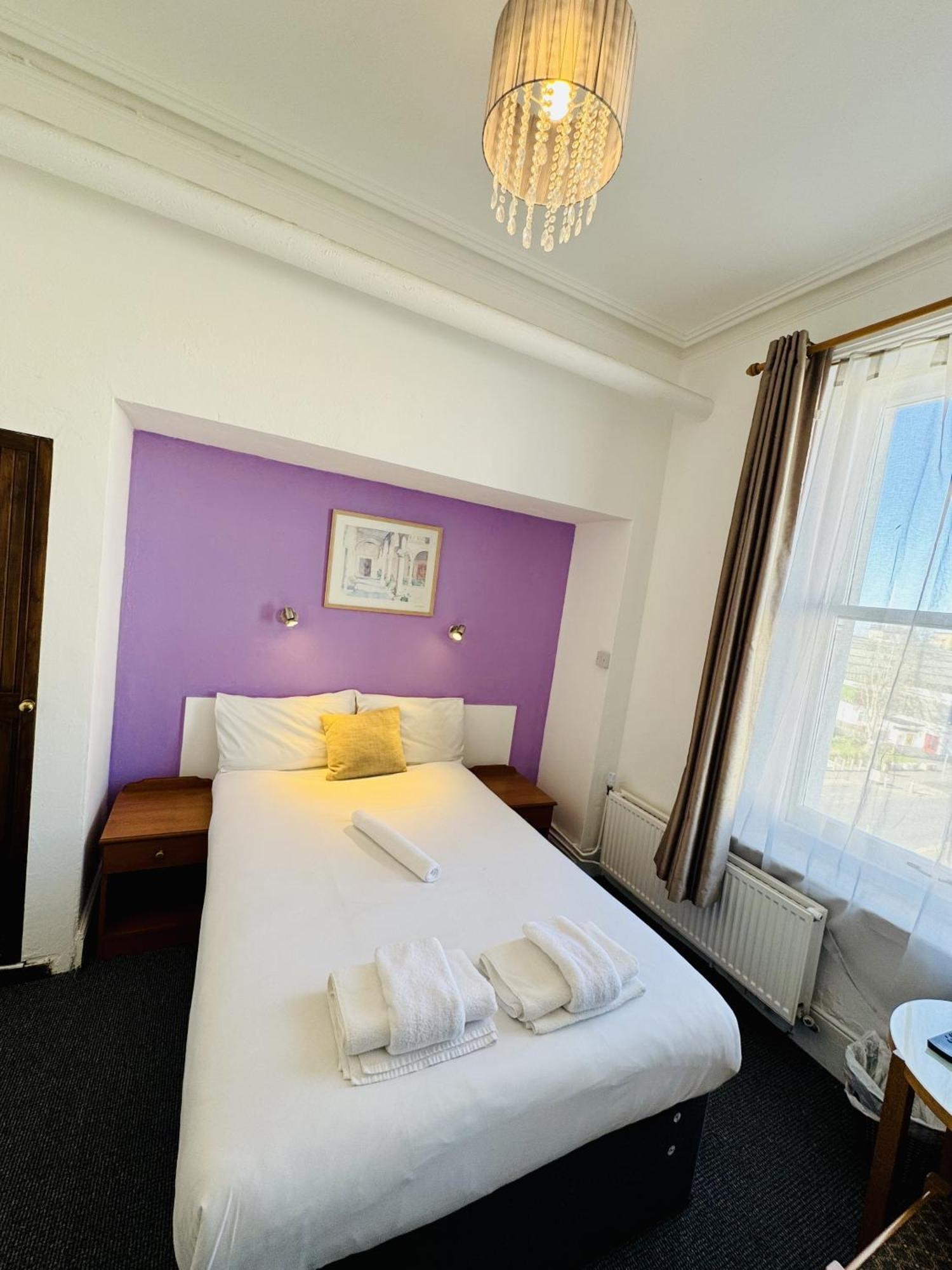 Hotel Carlton Court 3*
