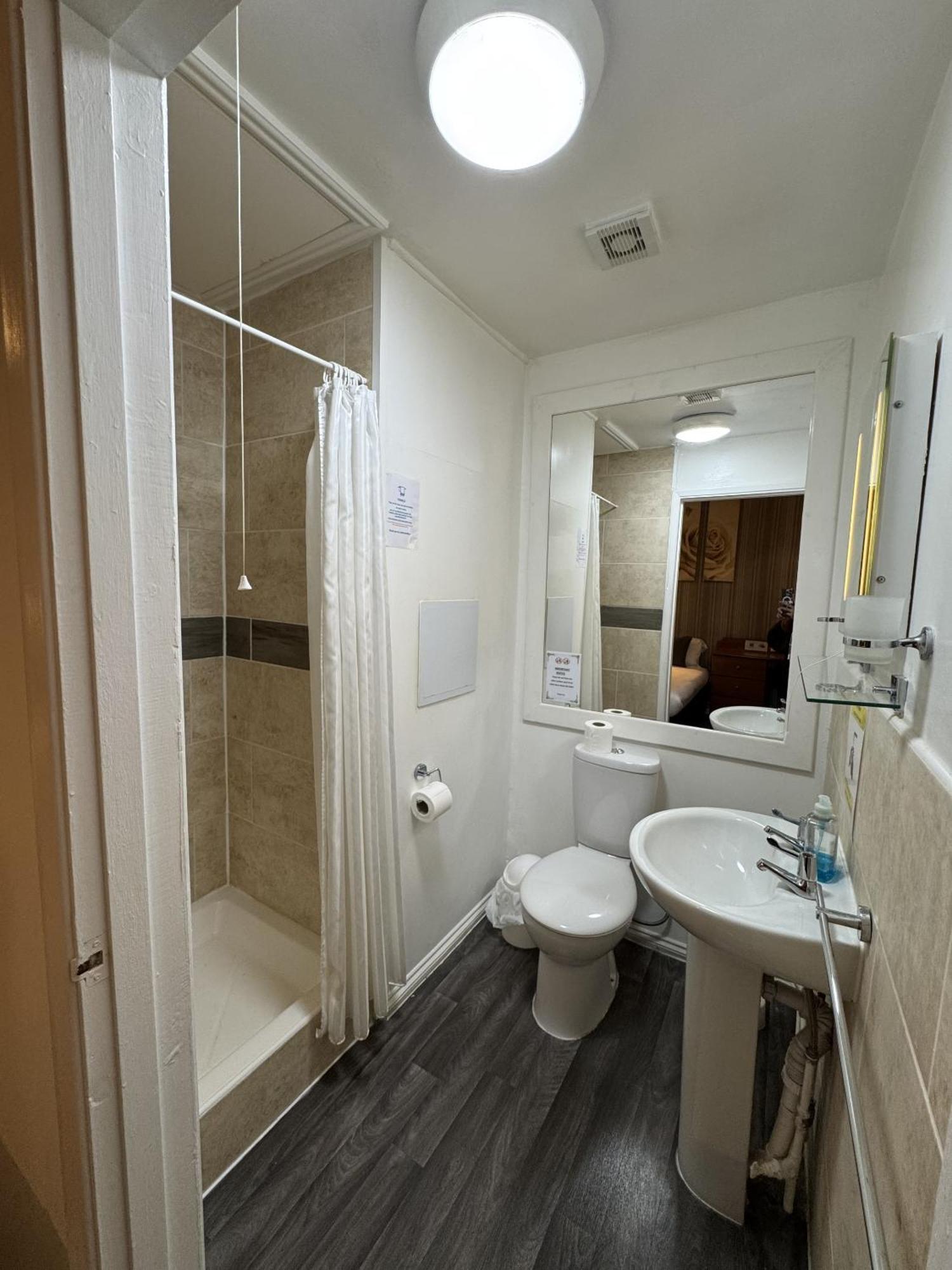 Carlton Court 3*