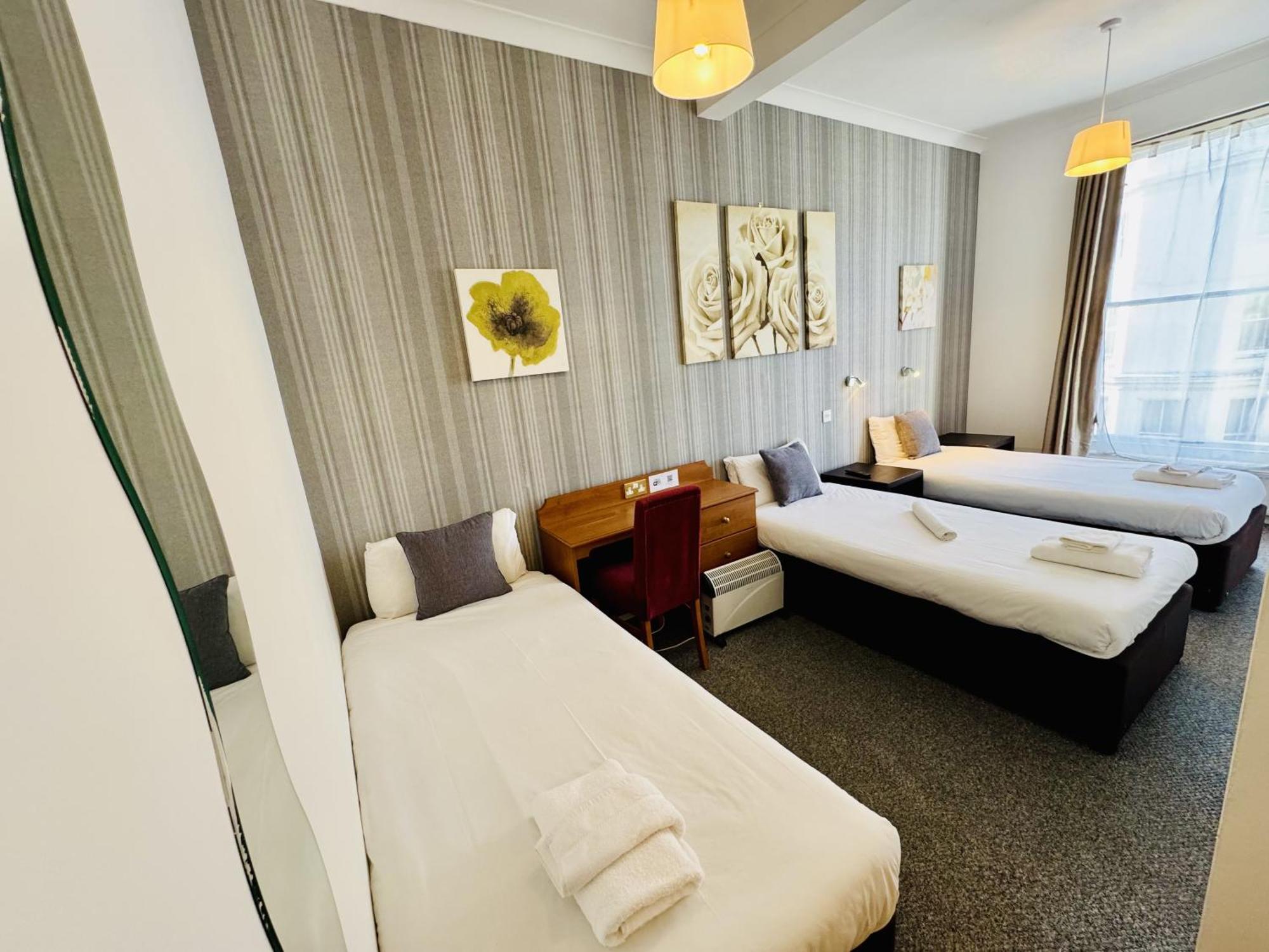 Hotel Carlton Court
