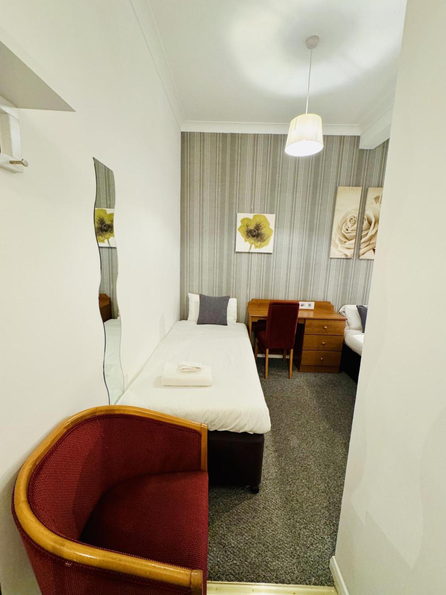 Carlton Court Hotel 3*